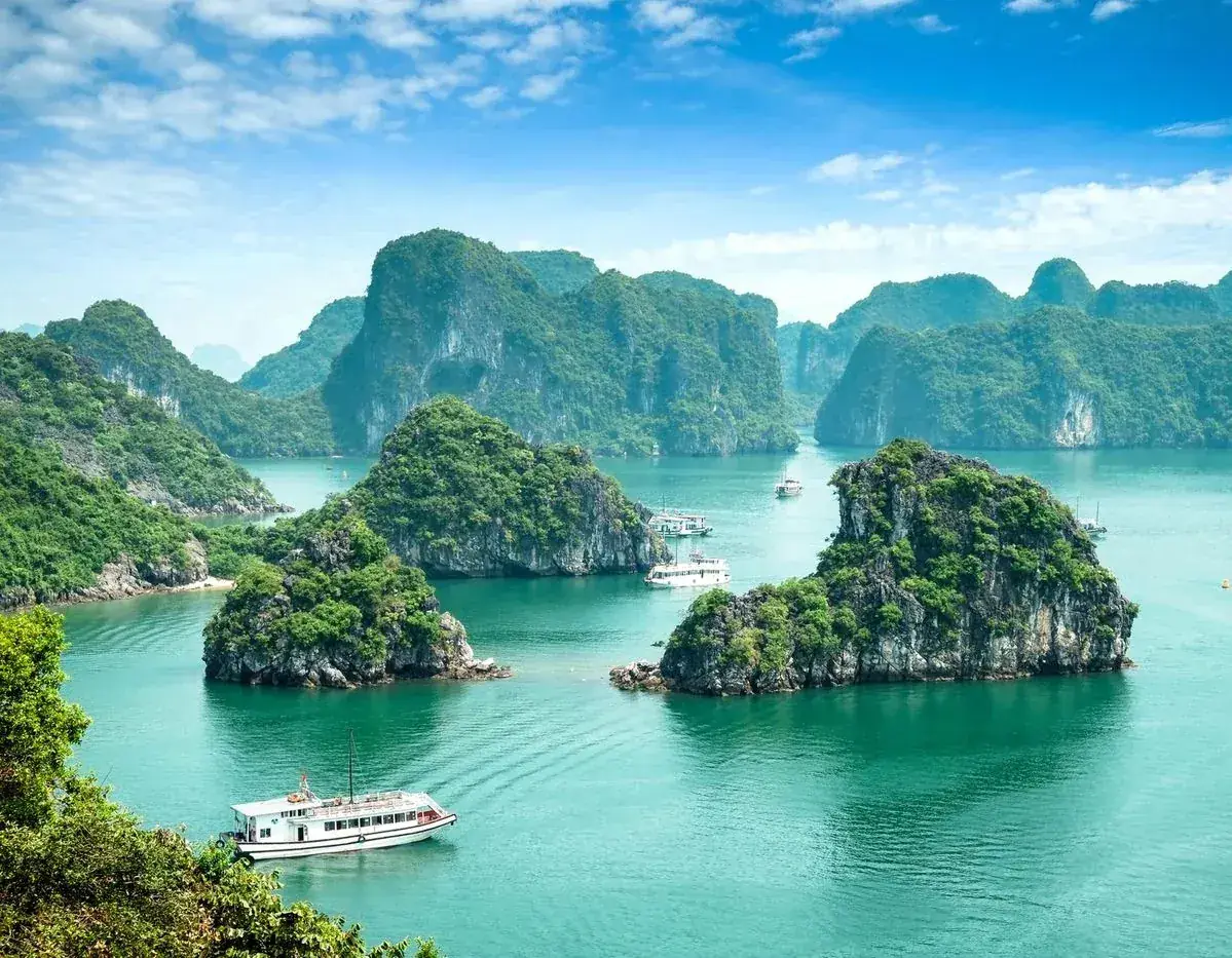 Croisière en jonque dans la baie de Ha Long — Vietnam